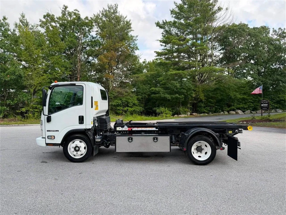 2024 Isuzu Elf - Image 3 of 23
