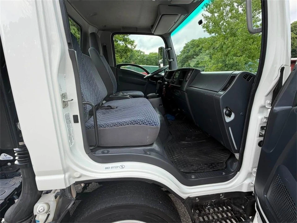 2024 Isuzu Elf - Image 17 of 23