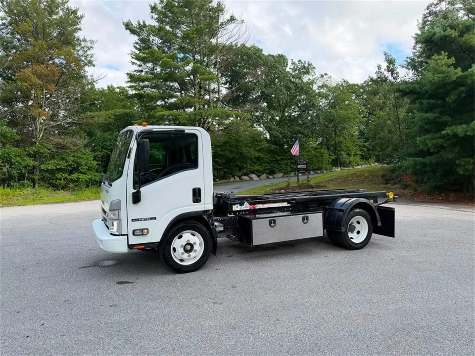 2024 Isuzu Elf - Image 2 of 23