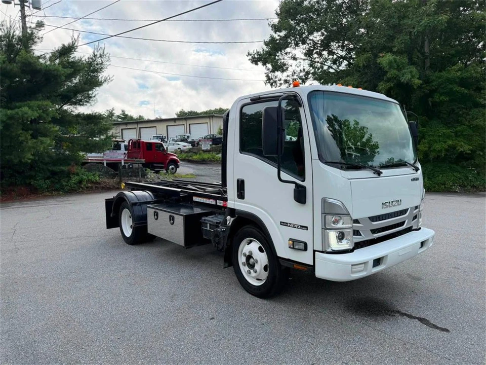 2024 Isuzu Elf - Image 8 of 23
