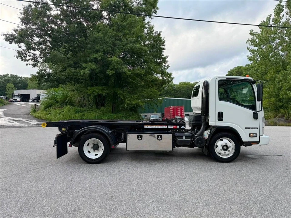 2024 Isuzu Elf - Image 10 of 23