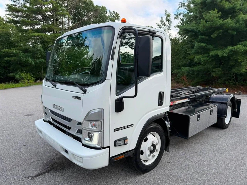 2024 Isuzu Elf - Image 6 of 23