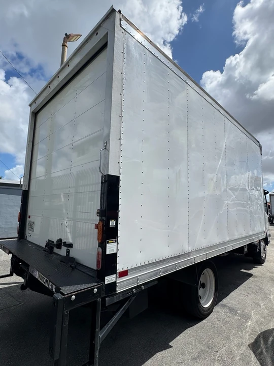 2024 Isuzu Elf - Image 5 of 15