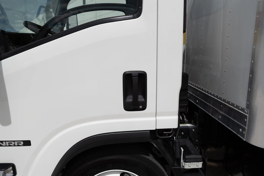 2024 Isuzu Elf - Image 14 of 31