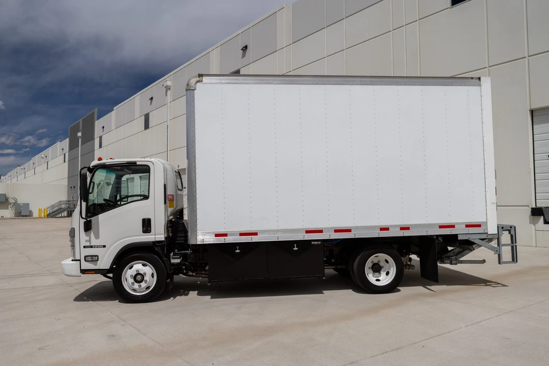 2024 Isuzu Elf - Image 3 of 31