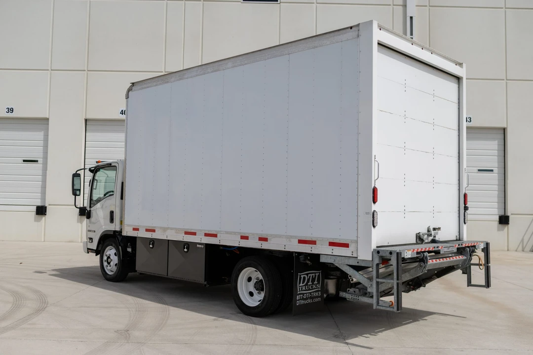 2024 Isuzu Elf - Image 4 of 31