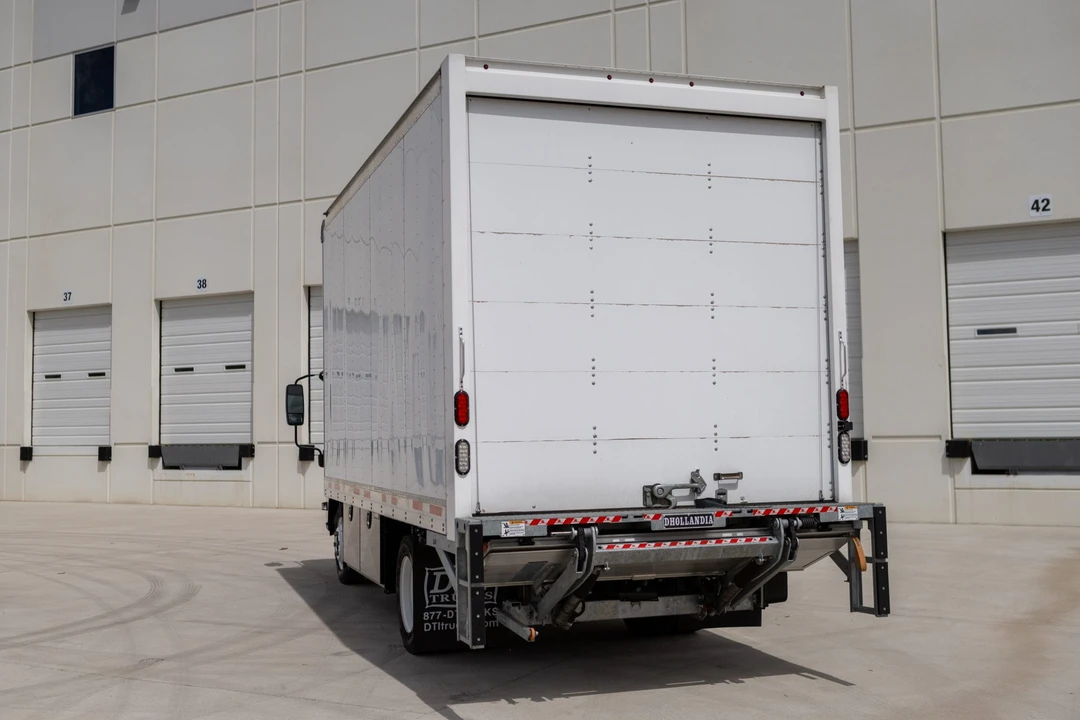 2024 Isuzu Elf - Image 5 of 31