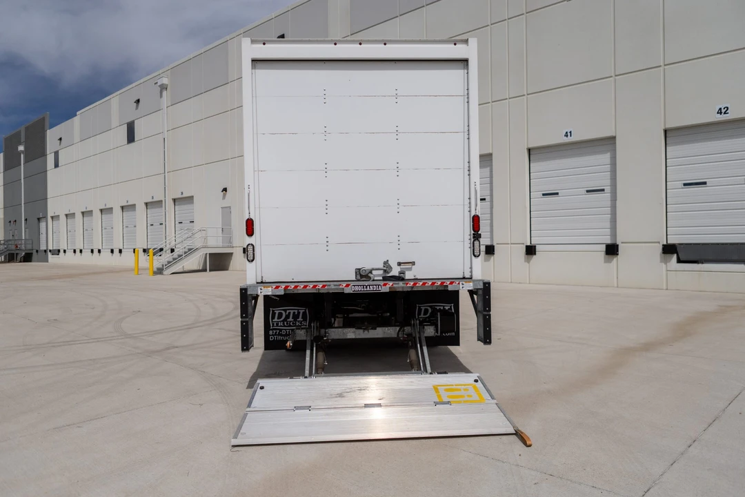 2024 Isuzu Elf - Image 7 of 31