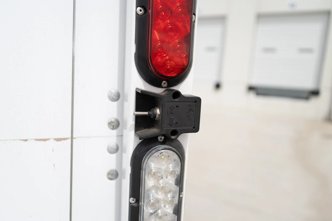 2024 Isuzu Elf - Image 28 of 31