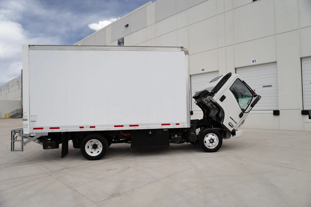 2024 Isuzu Elf - Image 10 of 31