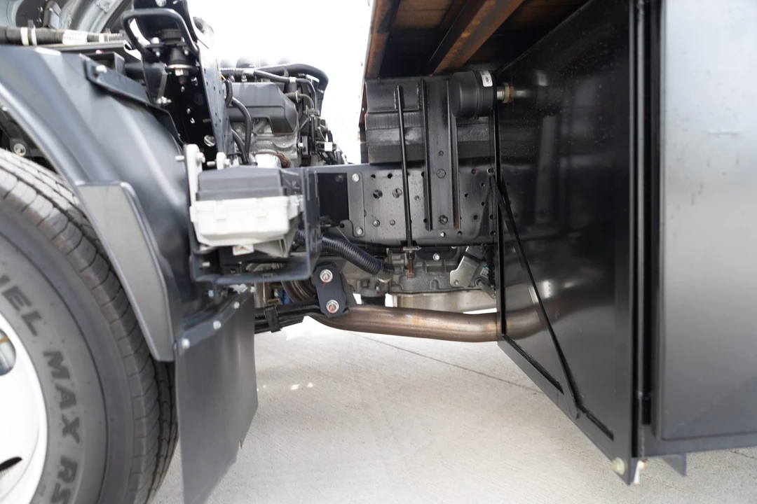 2024 Isuzu Elf - Image 15 of 31