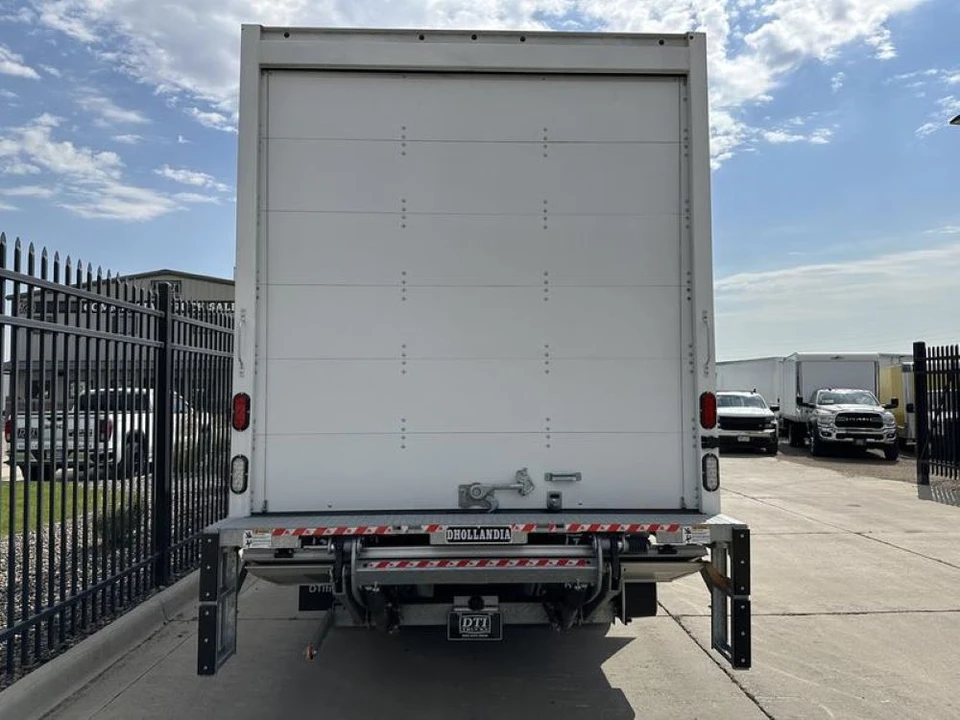 2024 Isuzu Elf - Image 6 of 31