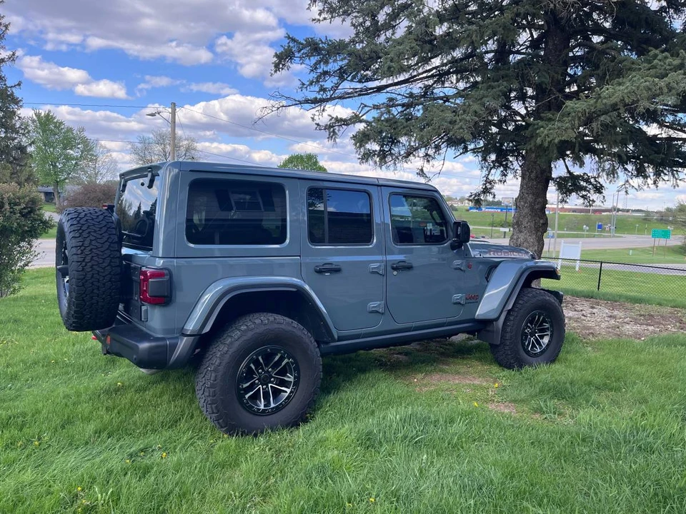 2024 Jeep JL Wrangler - Image 3 of 9