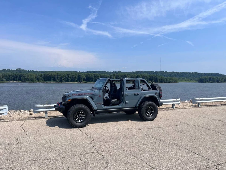 2024 Jeep JL Wrangler - Image 2 of 9