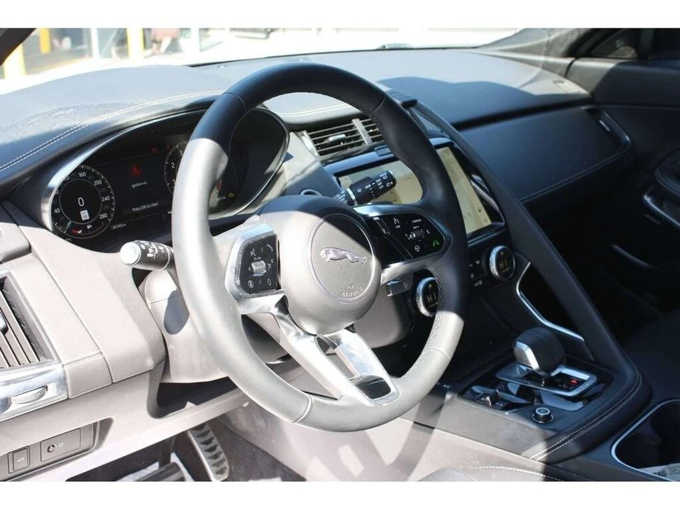 2024 Jaguar E-Pace - Image 10 of 17