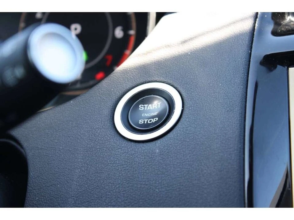 2024 Jaguar E-Pace - Image 12 of 17