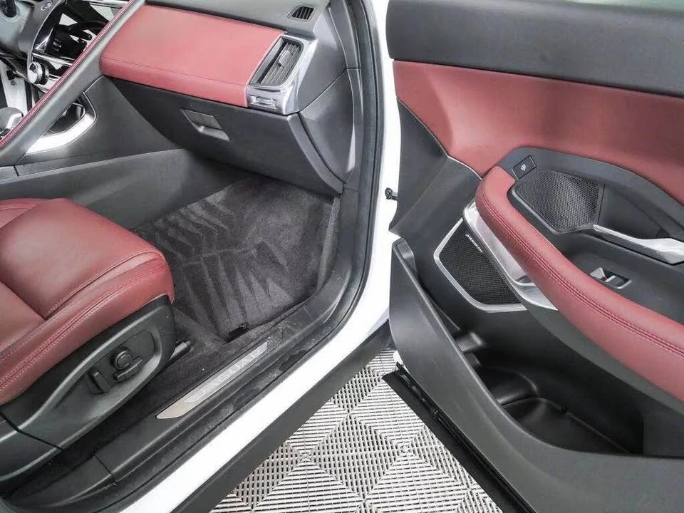 2024 Jaguar E-Pace - Image 10 of 15