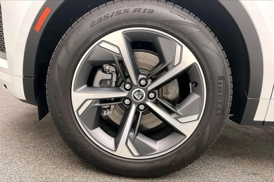 2024 Jaguar E-Pace - Image 11 of 12
