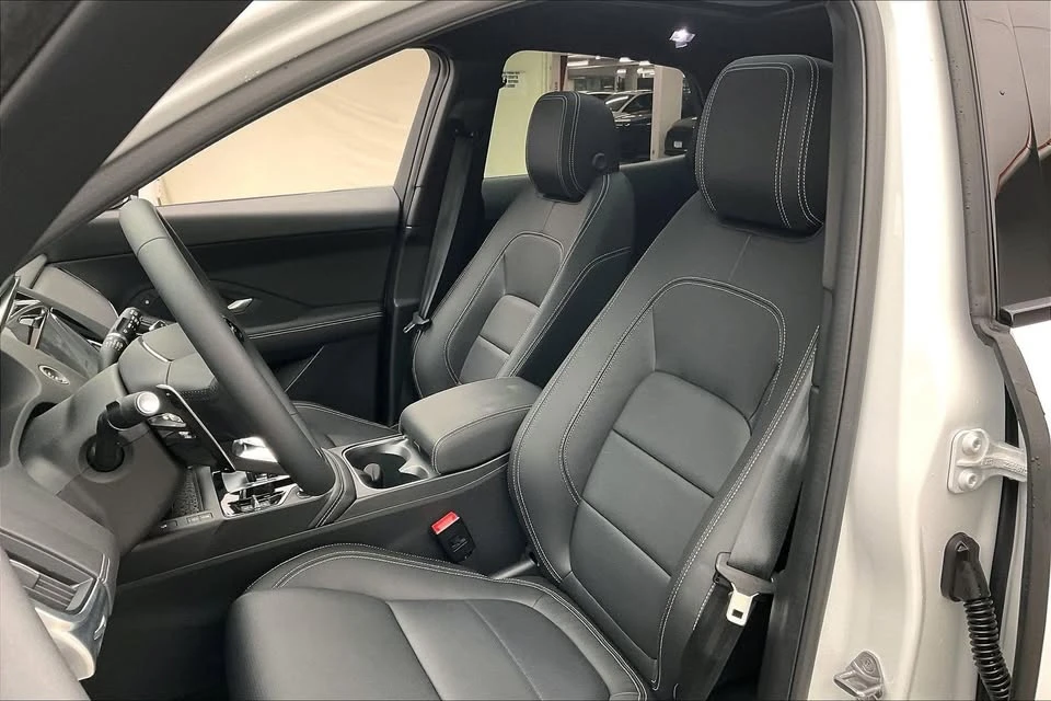 2024 Jaguar E-Pace - Image 8 of 12