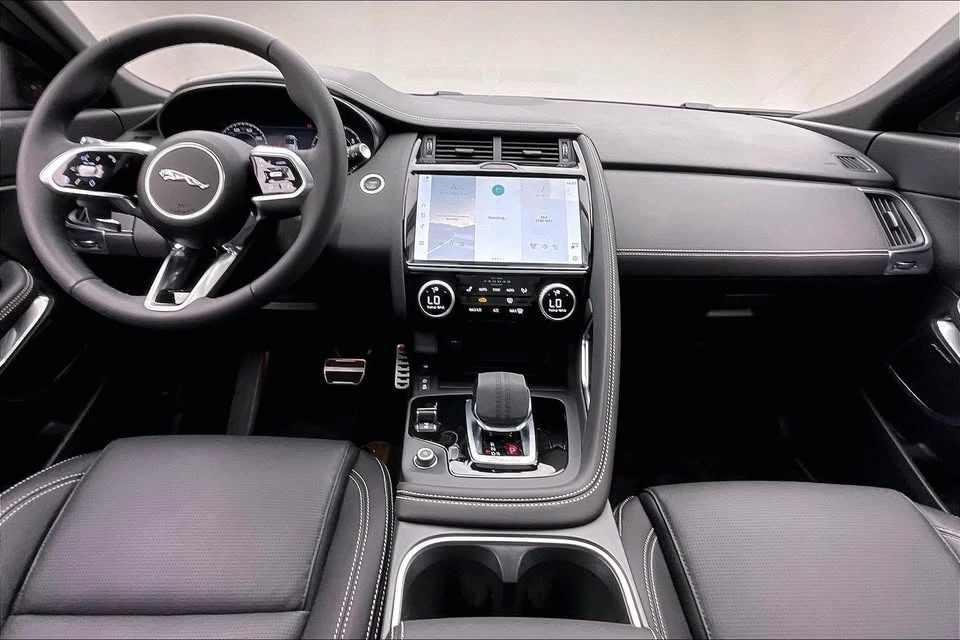 2024 Jaguar E-Pace - Image 10 of 12
