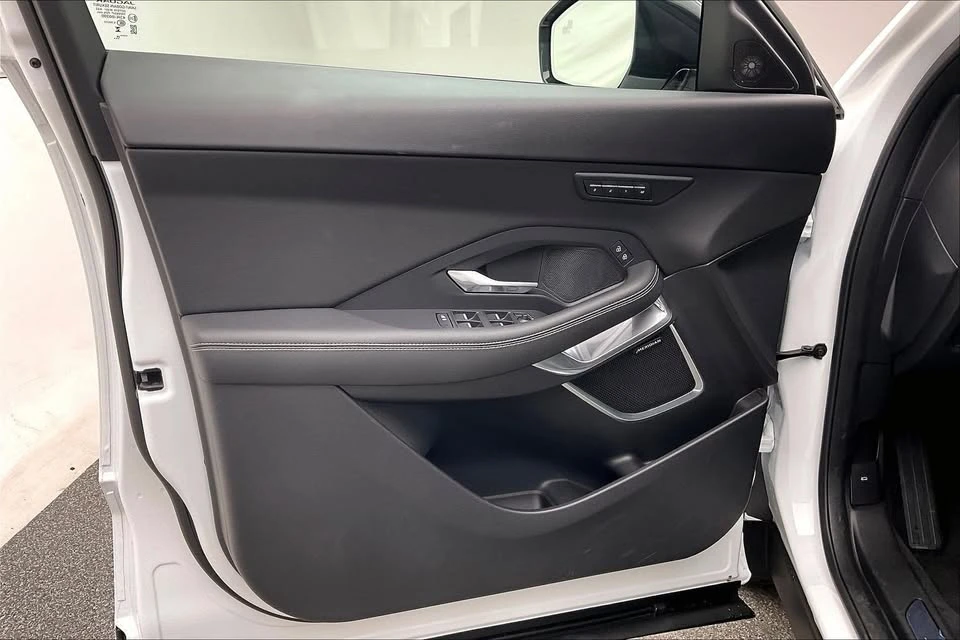 2024 Jaguar E-Pace - Image 7 of 12