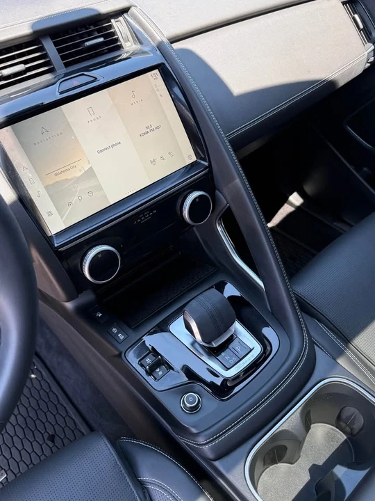 2024 Jaguar E-Pace - Image 8 of 13