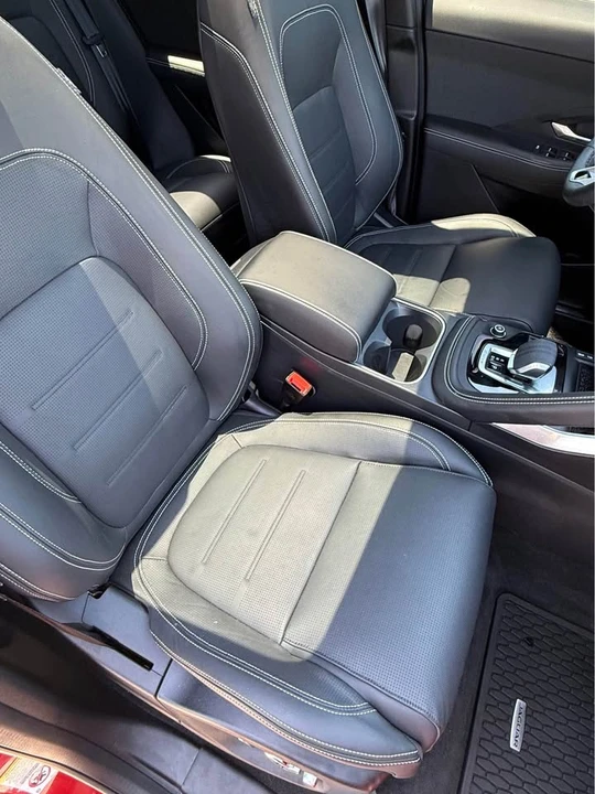 2024 Jaguar E-Pace - Image 12 of 13