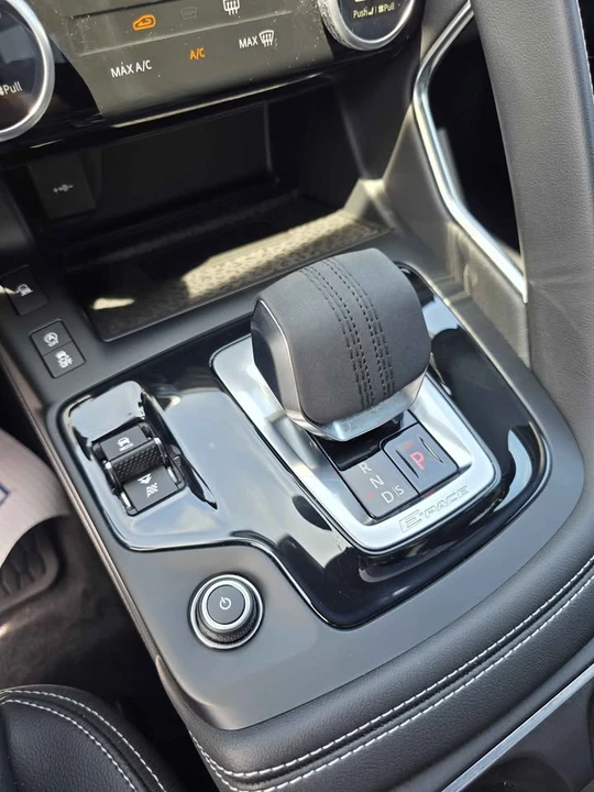 2024 Jaguar E-Pace - Image 14 of 18