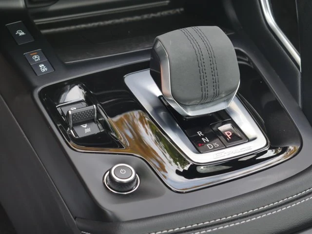 2024 Jaguar E-Pace - Image 16 of 20