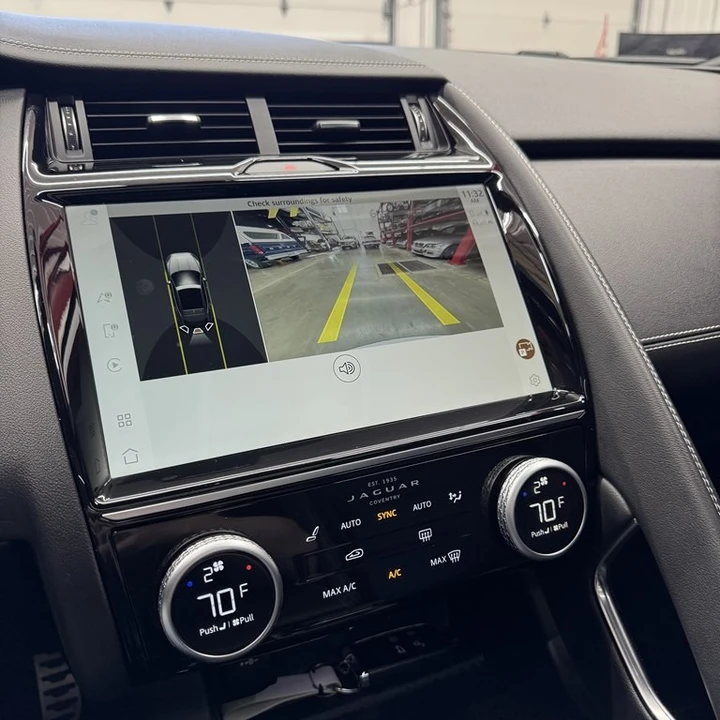 2024 Jaguar E-Pace - Image 11 of 17
