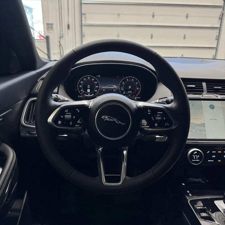 2024 Jaguar E-Pace - Image 9 of 17