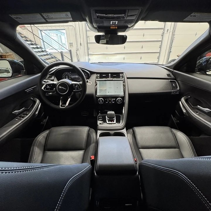 2024 Jaguar E-Pace - Image 10 of 17