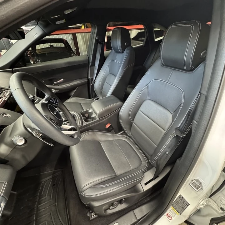 2024 Jaguar E-Pace - Image 5 of 17