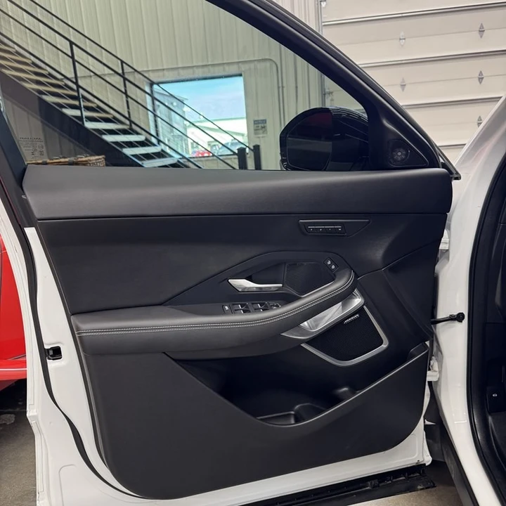 2024 Jaguar E-Pace - Image 16 of 17