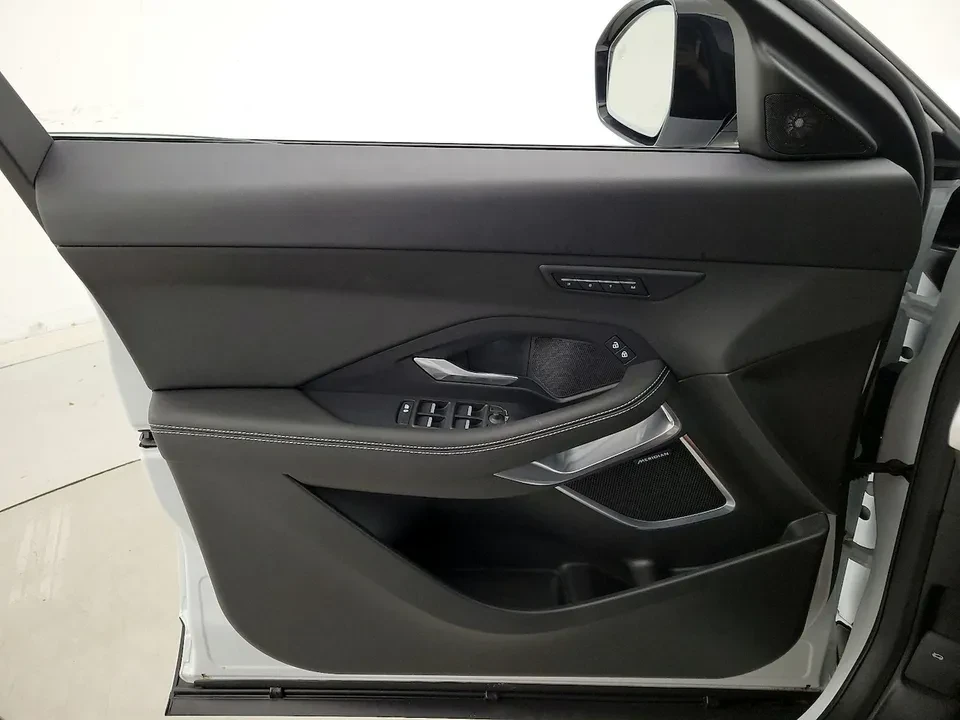 2024 Jaguar E-Pace - Image 13 of 20