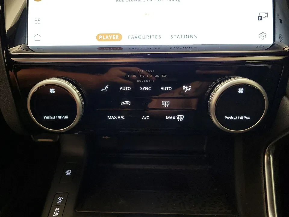 2024 Jaguar E-Pace - Image 17 of 20