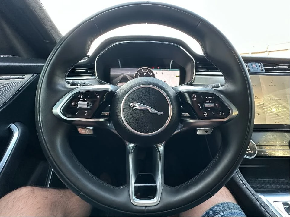 2024 Jaguar F-Pace - Image 10 of 20