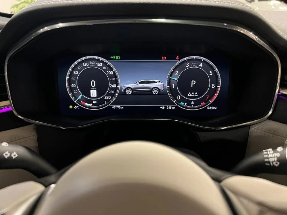 2024 Jaguar F-Pace - Image 15 of 19