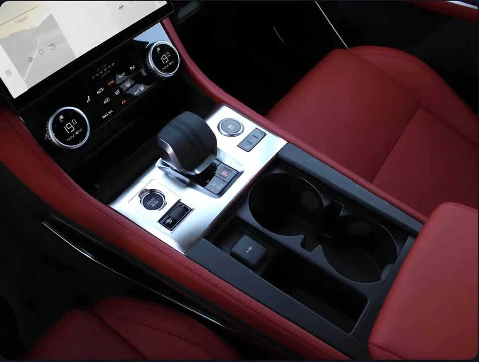 2024 Jaguar F-Pace - Image 7 of 12