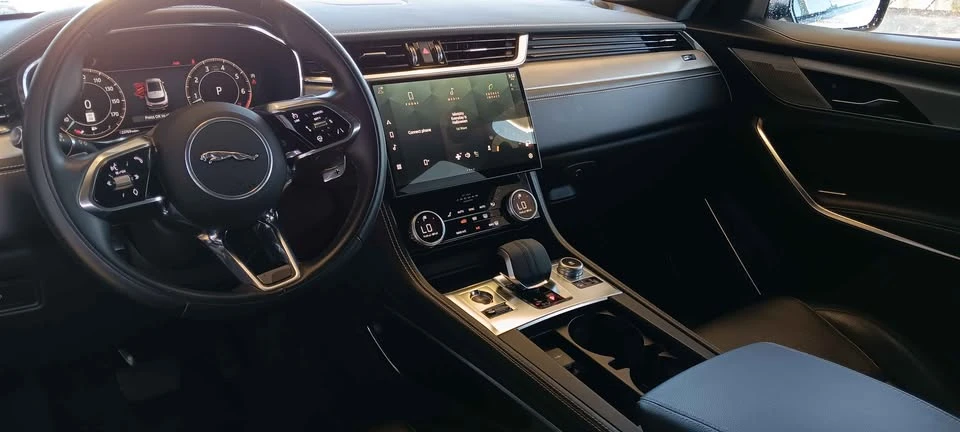 2024 Jaguar F-Pace - Image 3 of 9