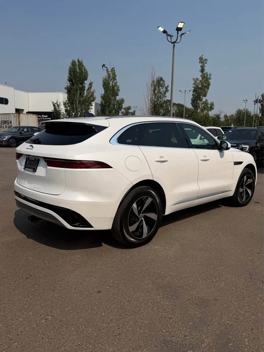 2024 Jaguar F-Pace - Image 3 of 11