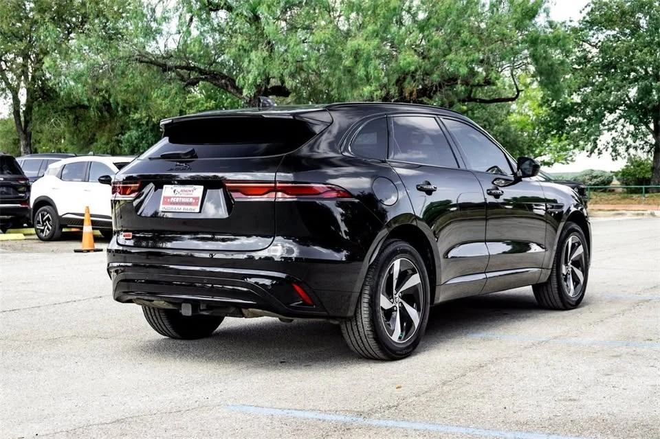 2024 Jaguar F-Pace - Image 2 of 8