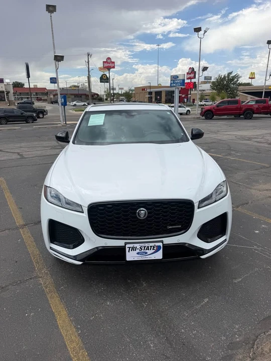 2024 Jaguar F-Pace - Image 9 of 11