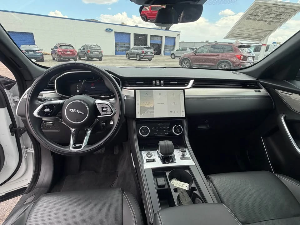 2024 Jaguar F-Pace - Image 2 of 11