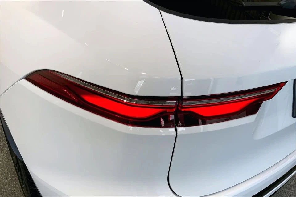 2024 Jaguar F-Pace - Image 19 of 20