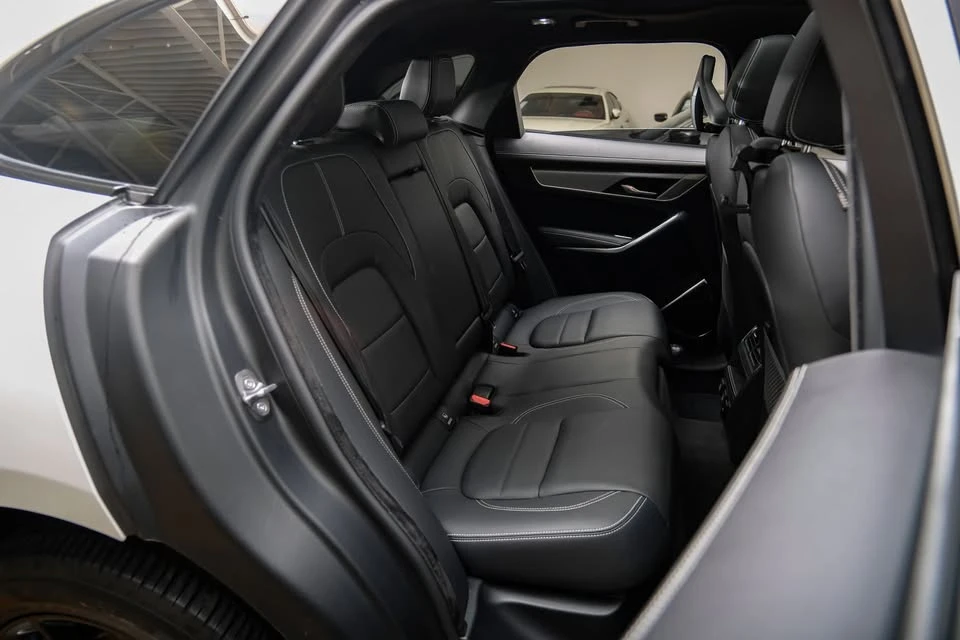 2024 Jaguar F-Pace - Image 3 of 20