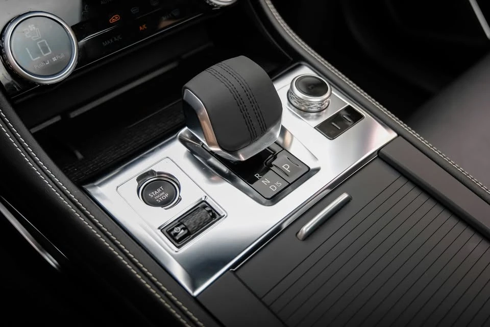 2024 Jaguar F-Pace - Image 2 of 20