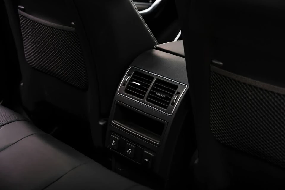 2024 Jaguar F-Pace - Image 9 of 20