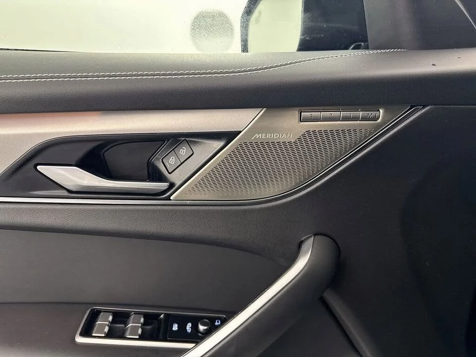 2024 Jaguar F-Pace - Image 18 of 19