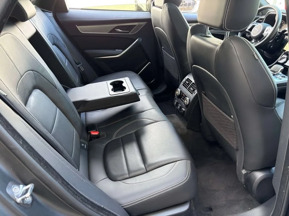 2024 Jaguar F-Pace - Image 15 of 18